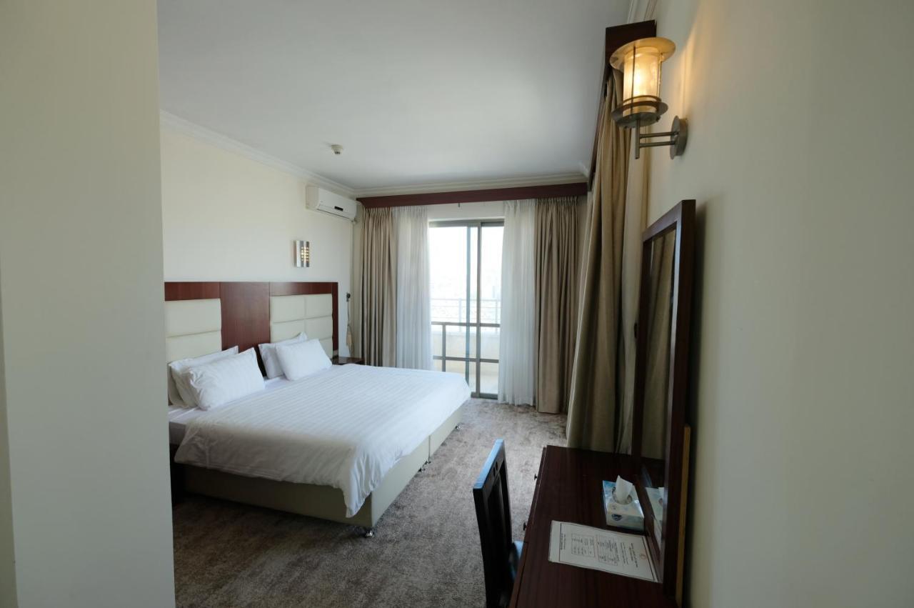 Red Crescent Guesthouse Рамалла Екстер'єр фото